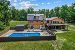 Cloud Nine: Have it All, Pool with Hot Tub and Secluded Lake!